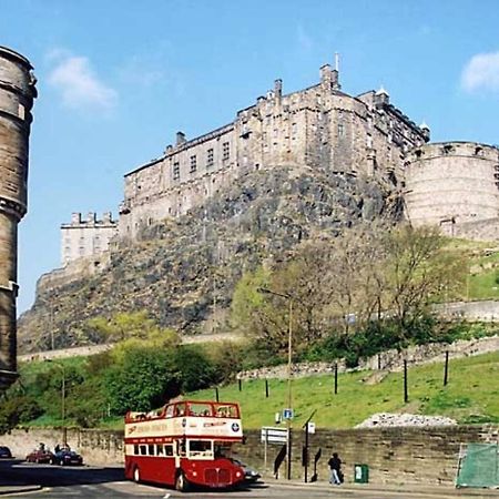 Joivy Unique Old Town Stay Under Edinburgh Castle Exteriör bild