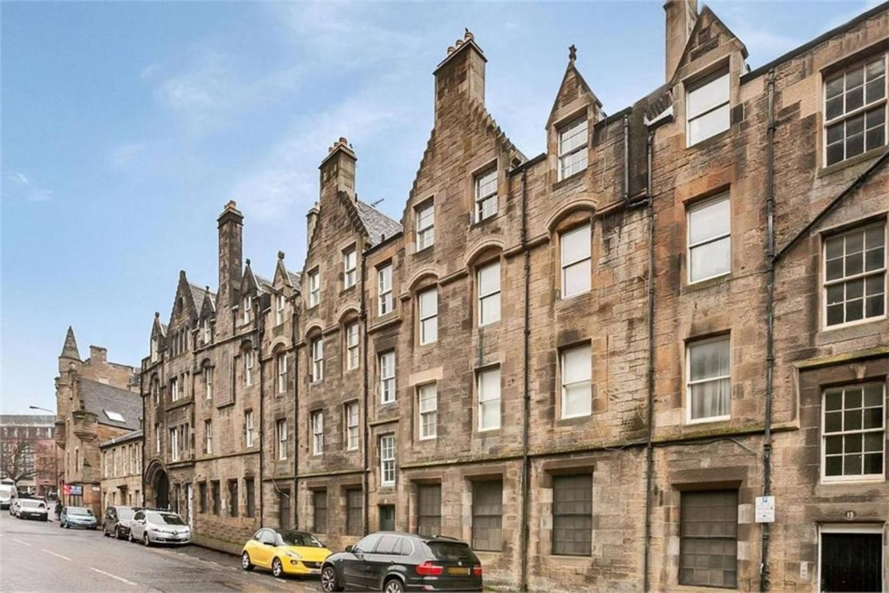 Joivy Unique Old Town Stay Under Edinburgh Castle Exteriör bild