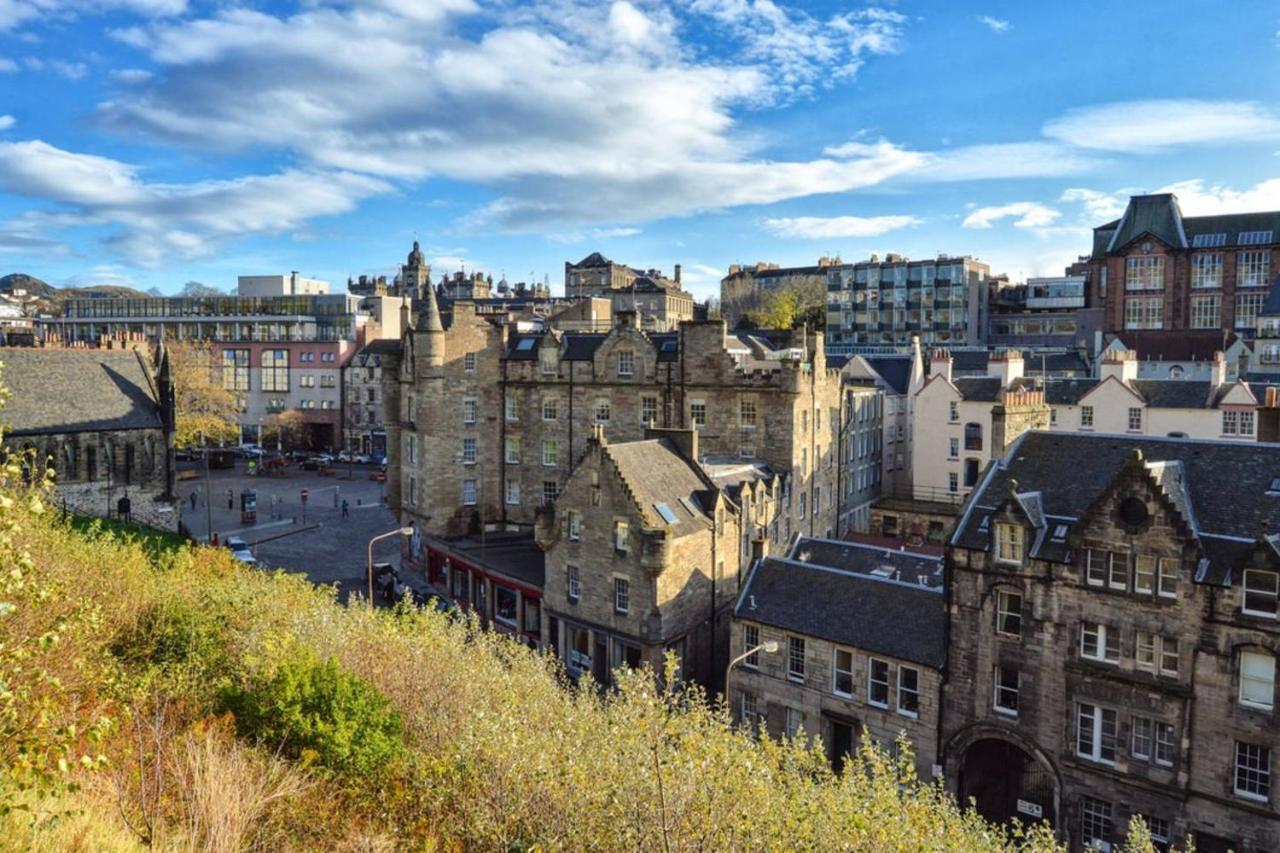 Joivy Unique Old Town Stay Under Edinburgh Castle Exteriör bild
