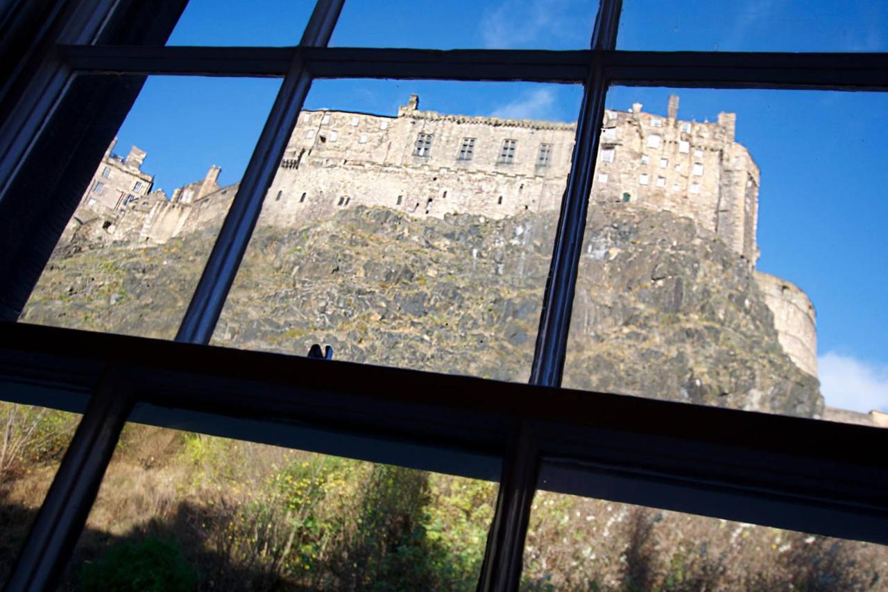 Joivy Unique Old Town Stay Under Edinburgh Castle Exteriör bild